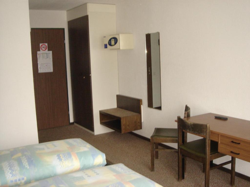 Hotel Eden Sisikon Quarto foto